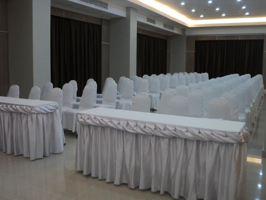 V8 Seaview Praia de Jomtien Exterior foto