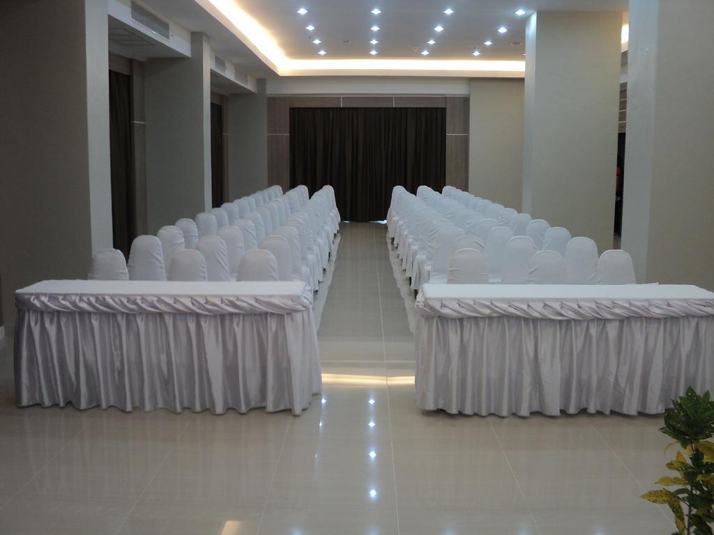 V8 Seaview Praia de Jomtien Exterior foto